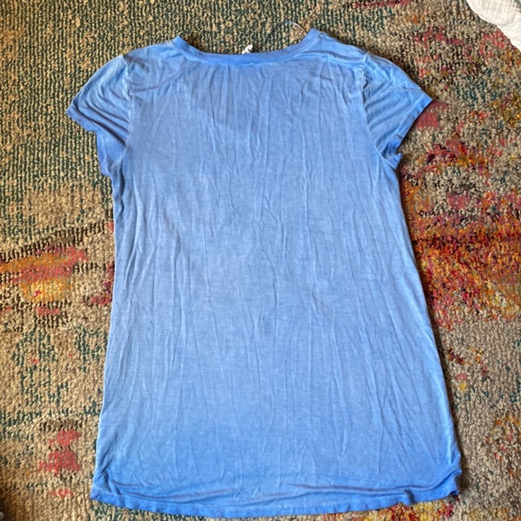 Lightweight Flowy Shirt - Picture 2 of 2